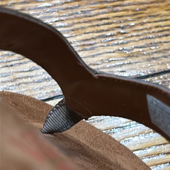 Vionic Florina style sandals. Leather straps/croc print w/coral beads. Size 8. - Picture 9 of 16